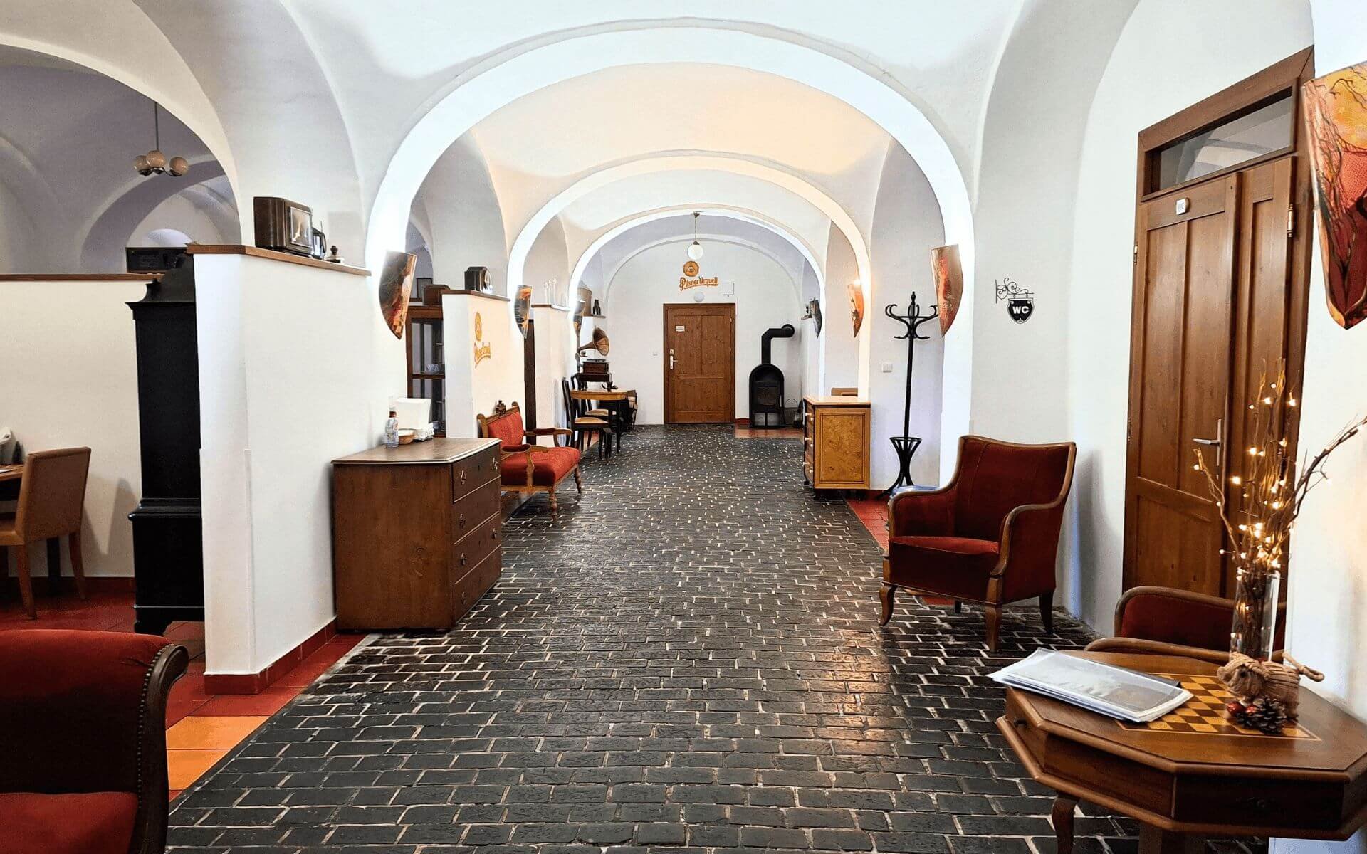 Restaurace-na-statku-Namest-uvodni-foto-1